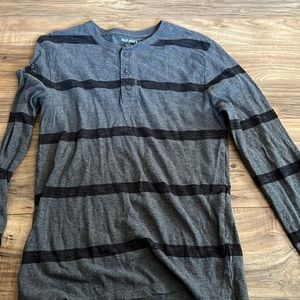 Men’s old navy stripped henley xs black and grey long sleeve